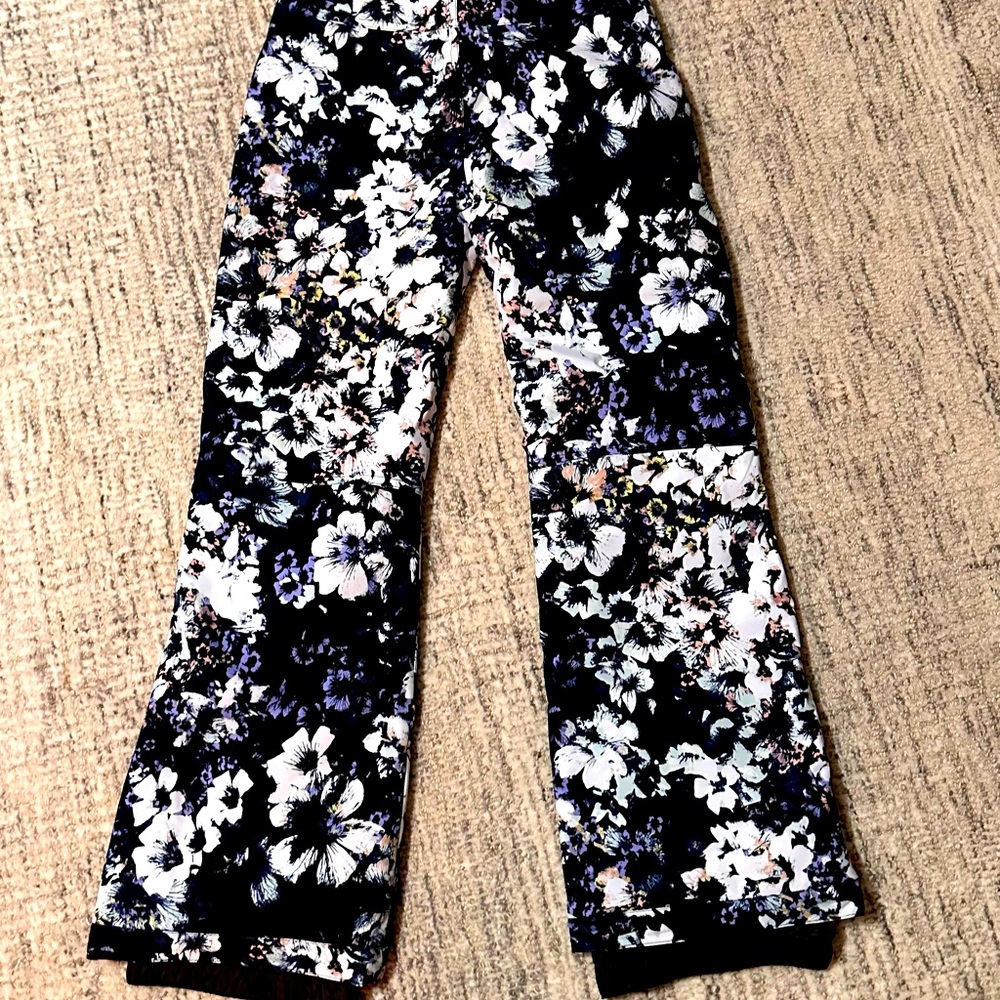 Brand new girls Roxy snow pants!!